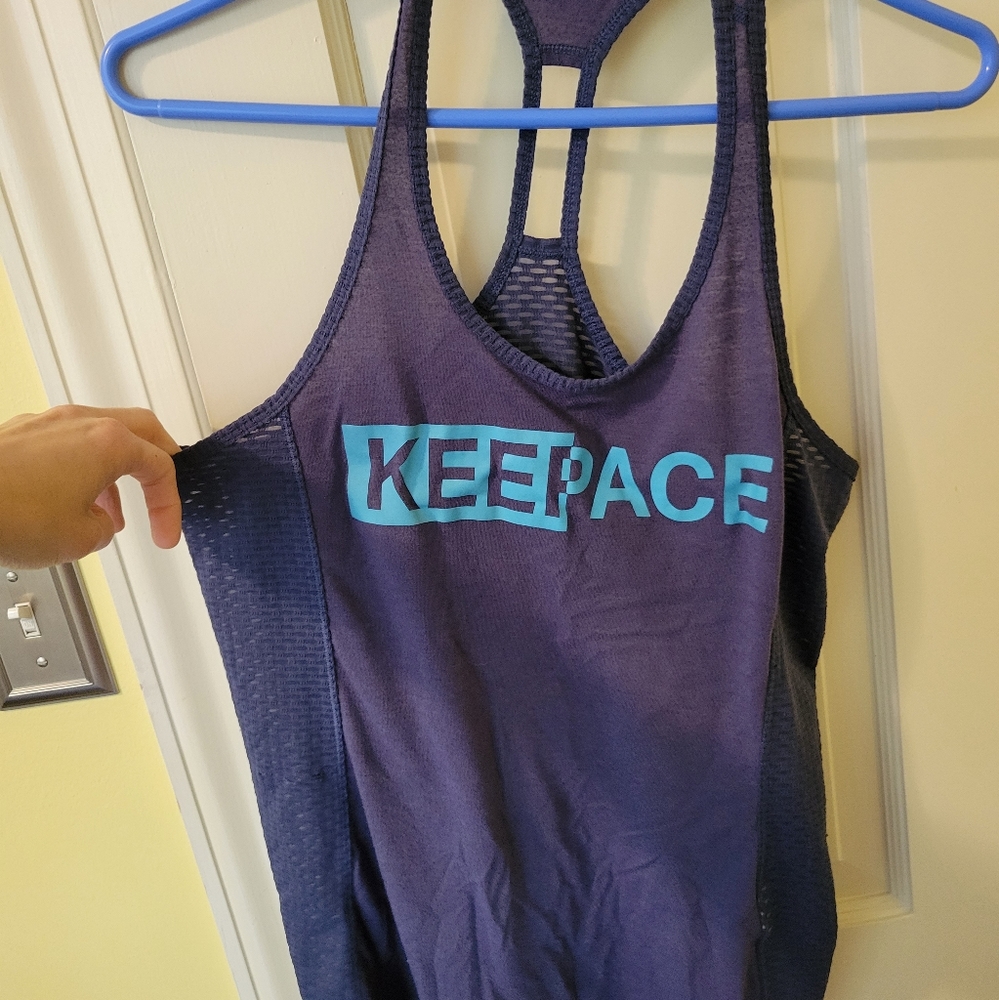 Keep pace Under Armour tank